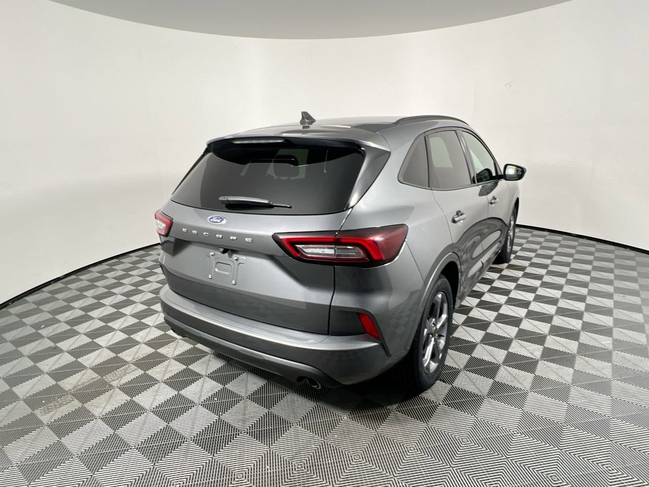 Used 2023 Ford Escape ST-Line FWD image 3