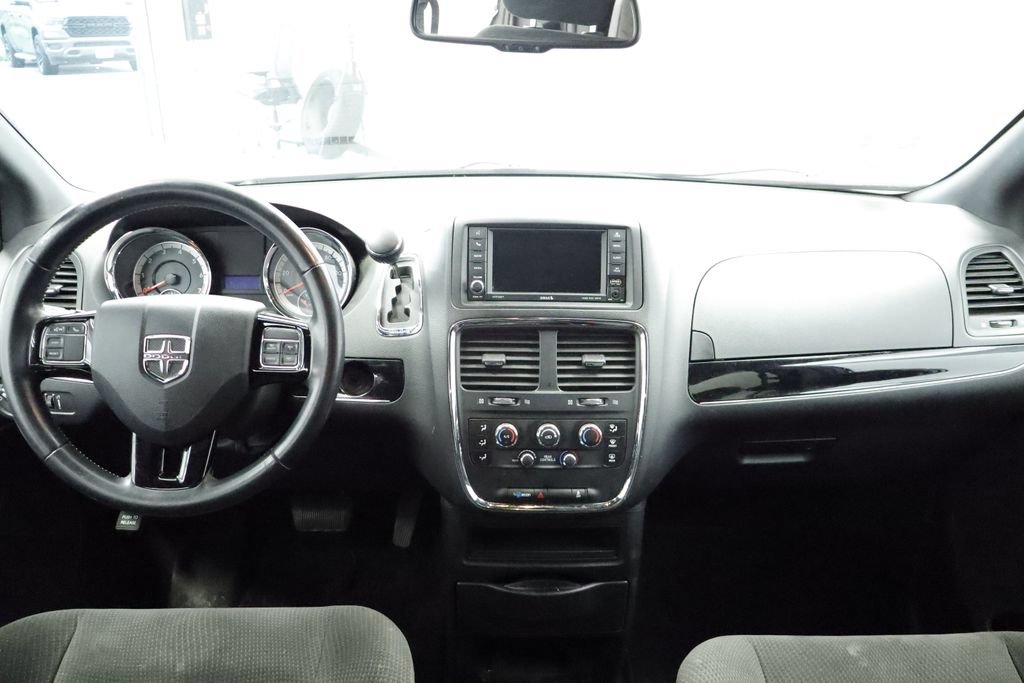 Used 2018 Dodge Grand Caravan SE FWD image 16