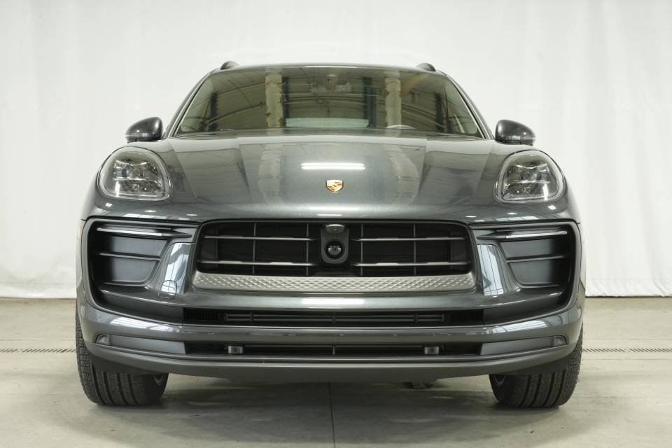 Certified 2026 Porsche Macan AWD/4WD image 11