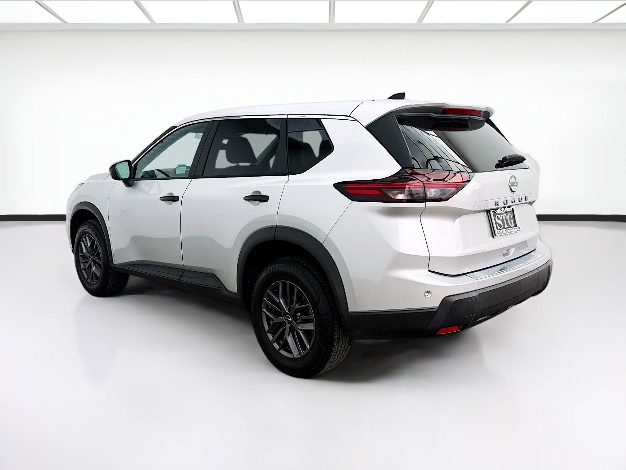 Used 2024 Nissan Rogue S image 6
