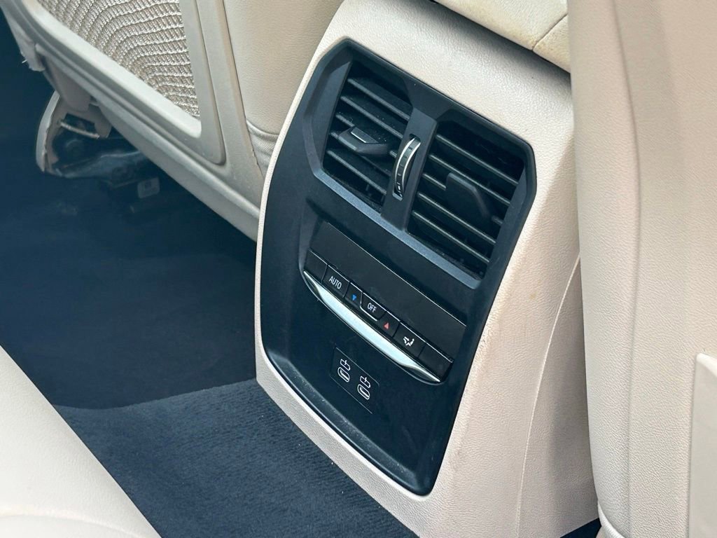 Used 2022 BMW 330i Sedan w/ Driving Assistance Package image 37