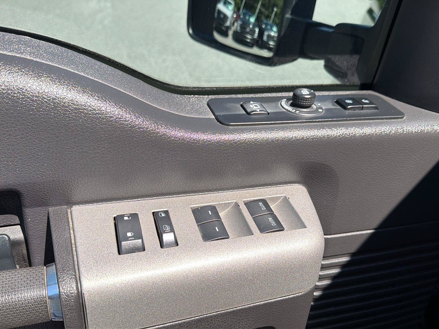 Used 2015 Ford F250 Lariat w/ Lariat Interior Package AWD/4WD image 31