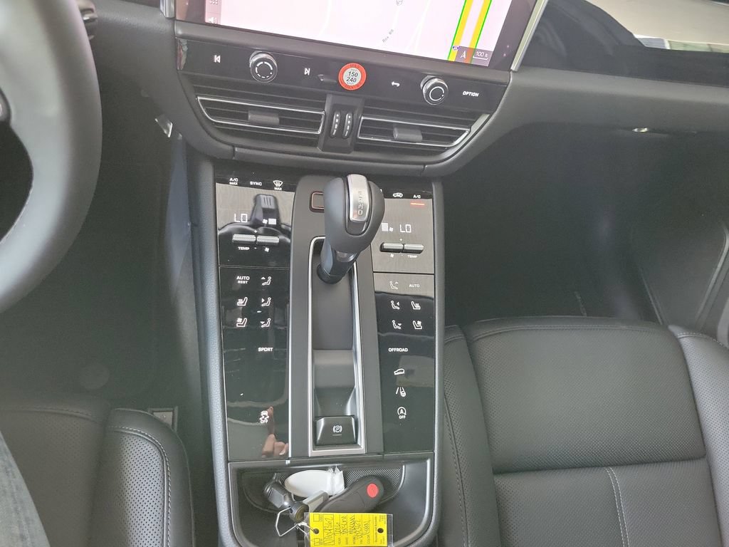 New 2026 Porsche Macan AWD/4WD image 29