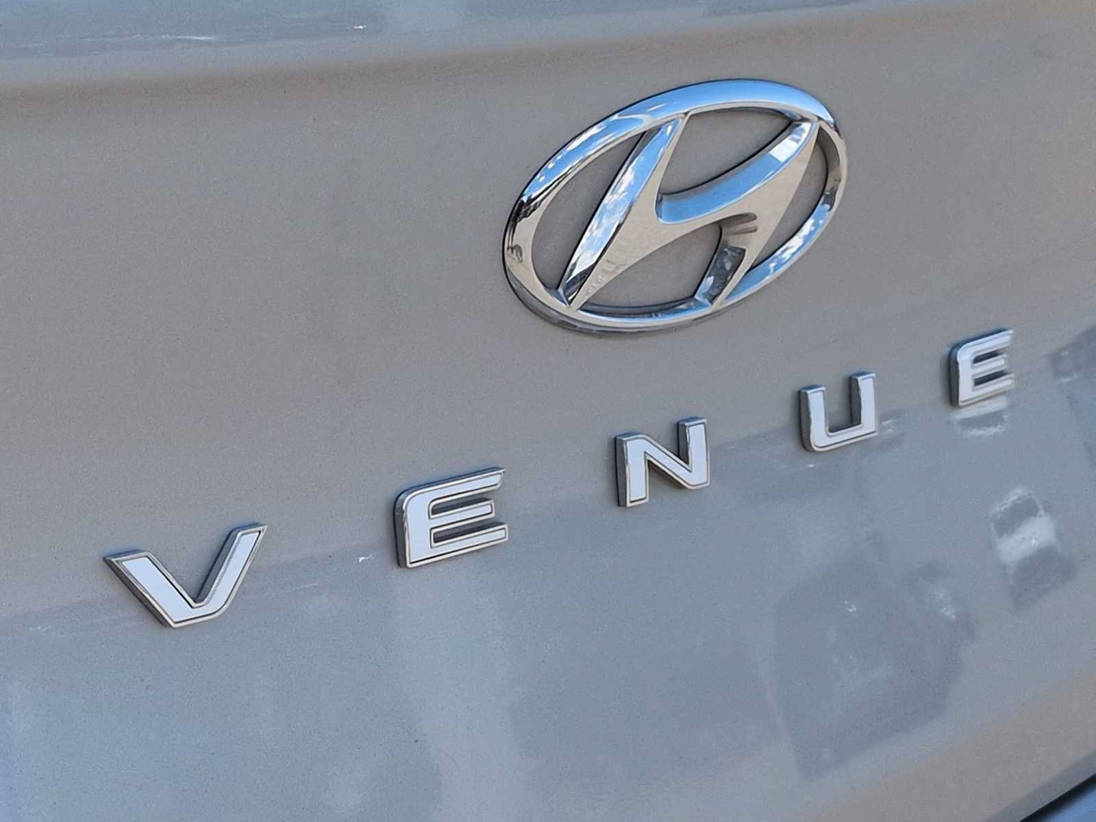 Certified 2021 Hyundai Venue SE FWD image 13