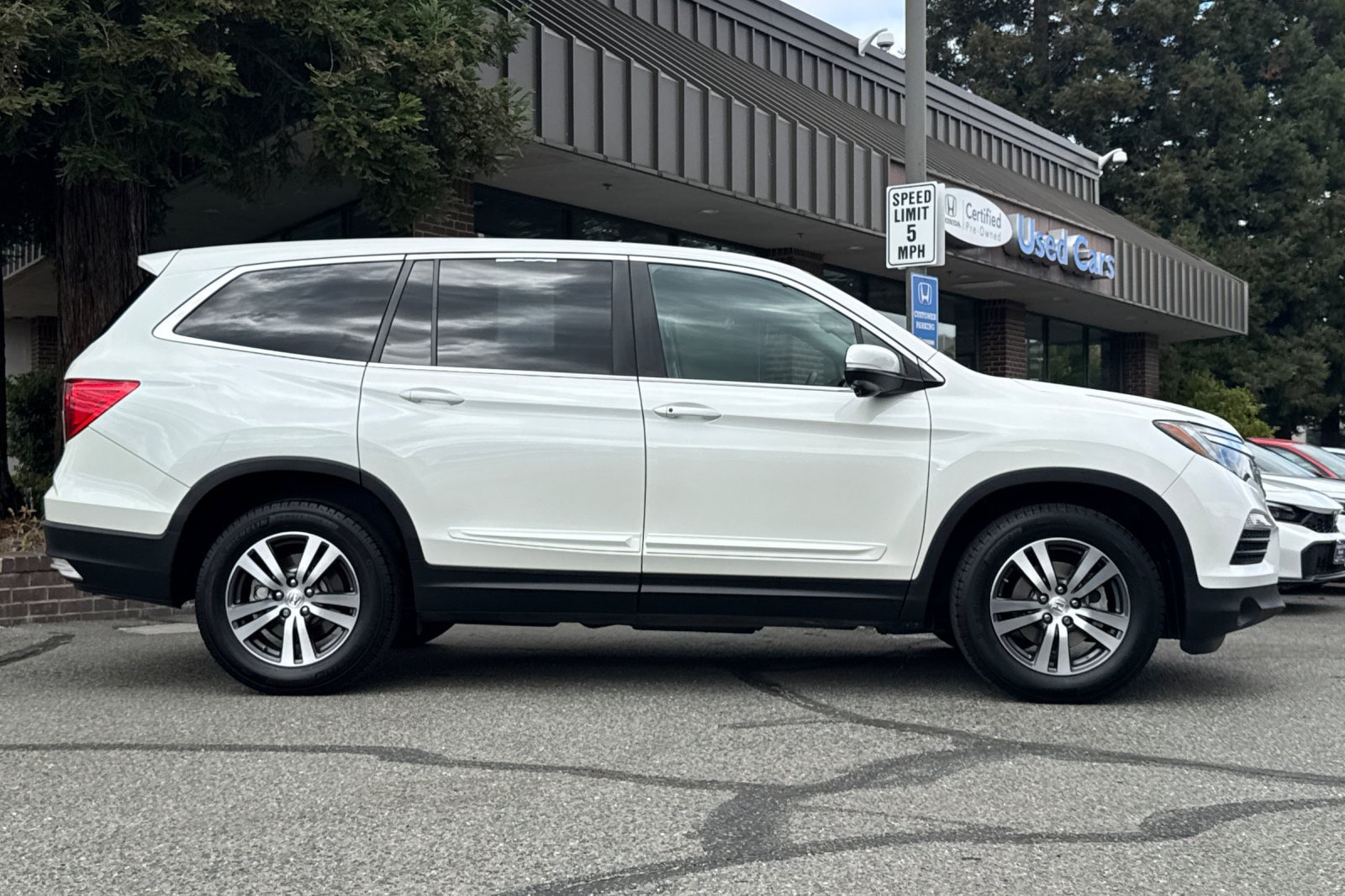 Used 2017 Honda Pilot EX-L image 3