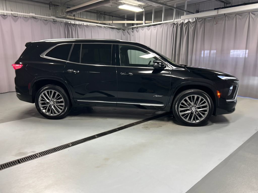 Used 2025 Buick Enclave Avenir AWD/4WD image 8