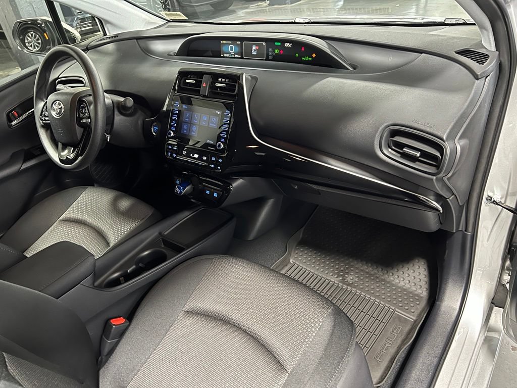 Certified 2022 Toyota Prius LE FWD image 19
