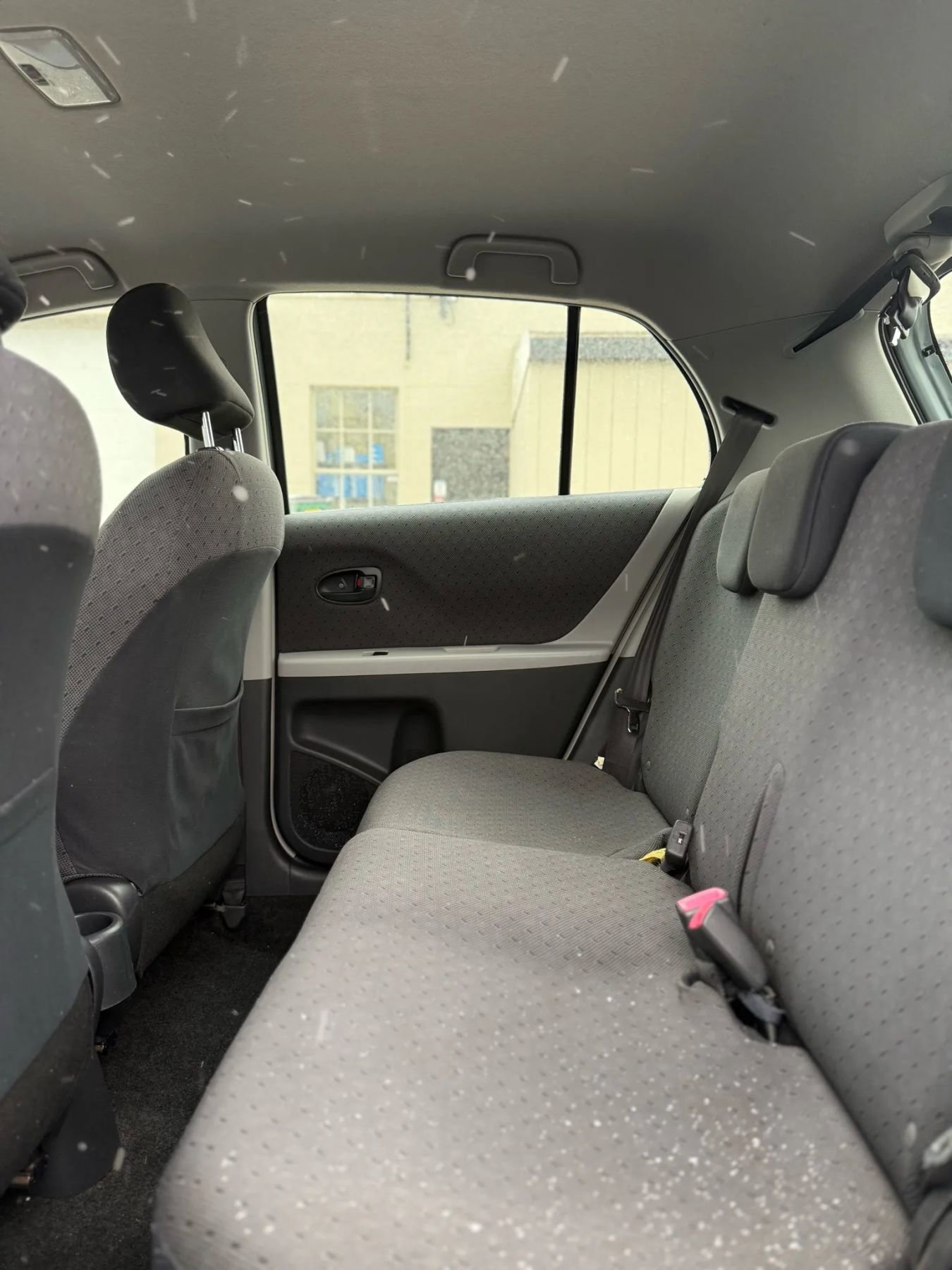 Used 2010 Toyota Yaris 4-Door Hatchback image 22