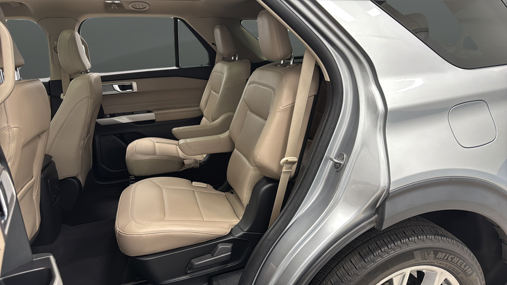 Used 2023 Ford Explorer XLT w/ Equipment Group 202A AWD/4WD image 23
