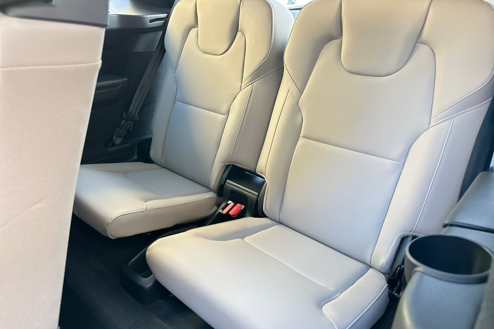 Used 2026 Volvo XC90 T8 Plus w/ Protection Package Premier AWD/4WD image 16