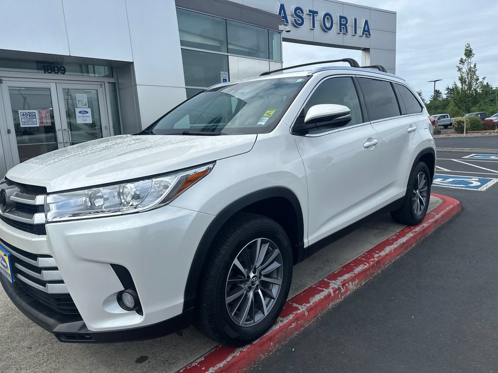 Used 2019 Toyota Highlander XLE FWD image 8