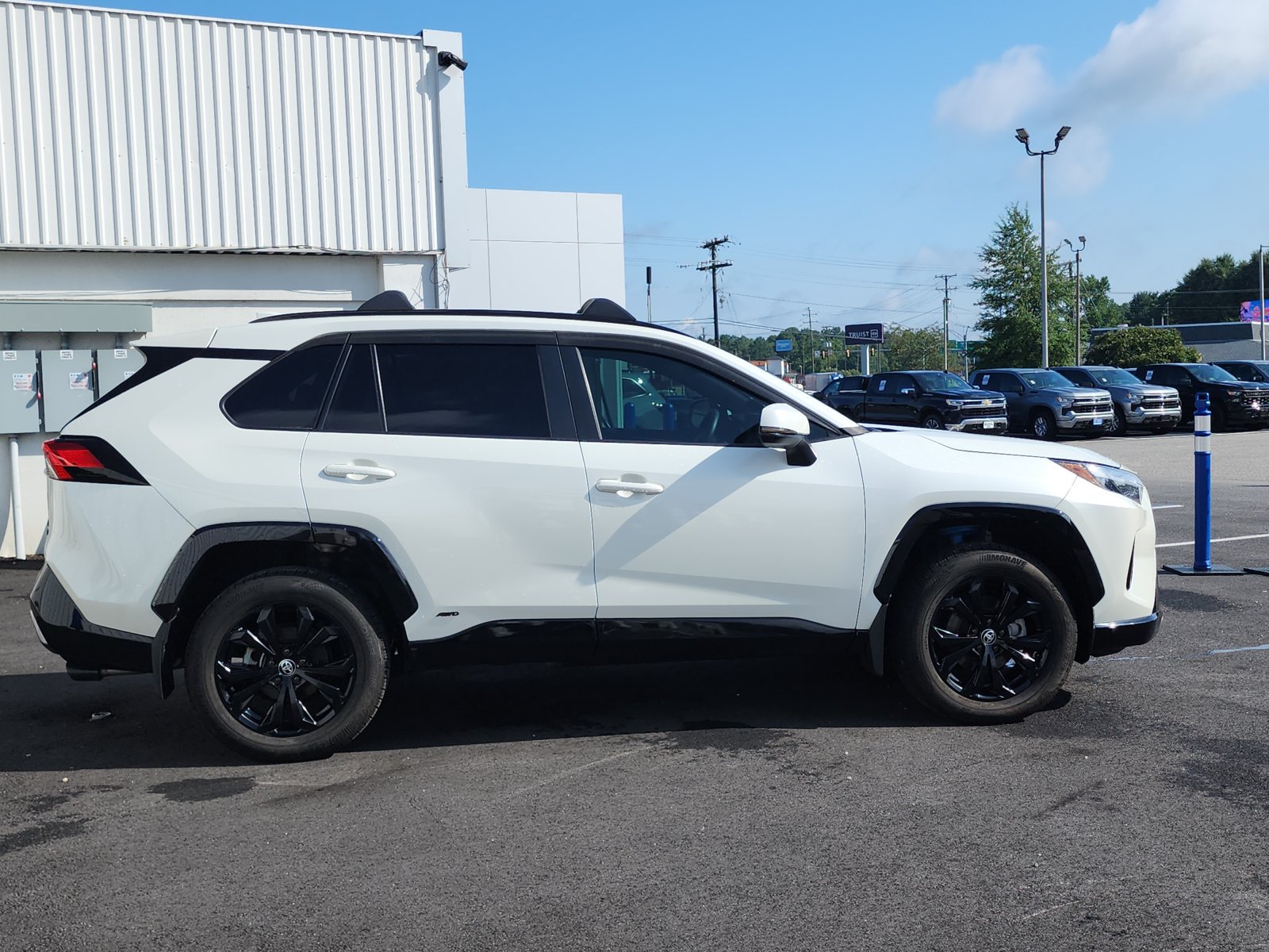 Used 2022 Toyota RAV4 SE w/ SE Grade Weather Package AWD/4WD image 6