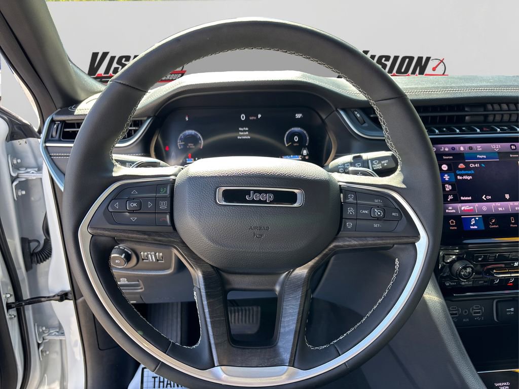 Used 2025 Jeep Grand Cherokee L Limited w/ Black Appearance Package image 21