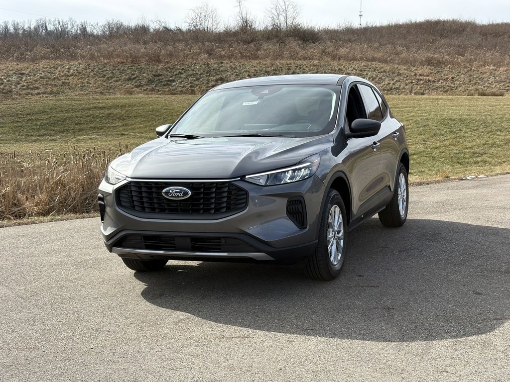 New 2026 Ford Escape Active w/ Tech Pack #1 AWD/4WD image 1