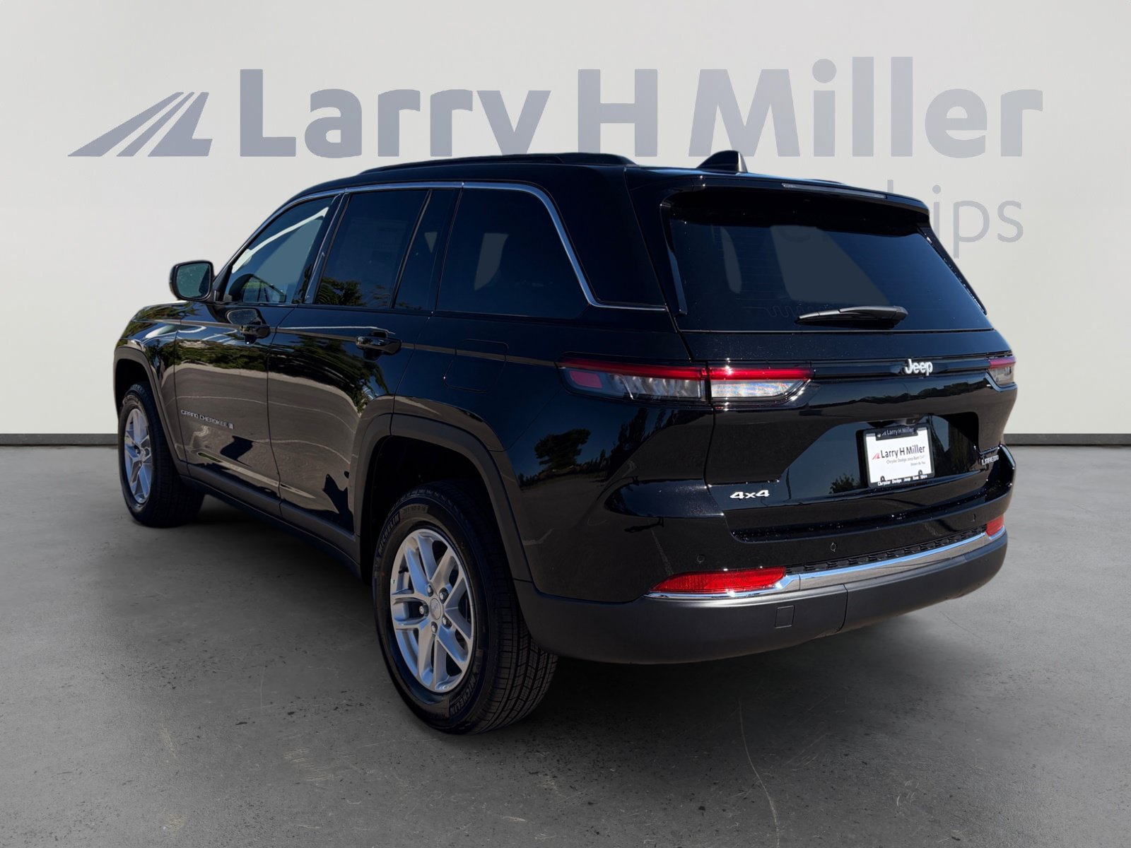 New 2026 Jeep Grand Cherokee Laredo X AWD/4WD image 4