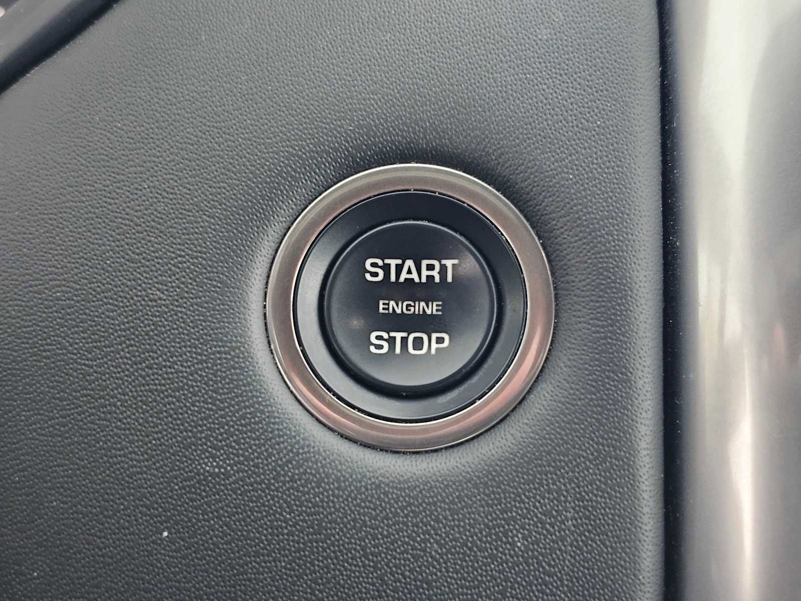 Used 2024 Land Rover Discovery Metropolitan Edition image 30