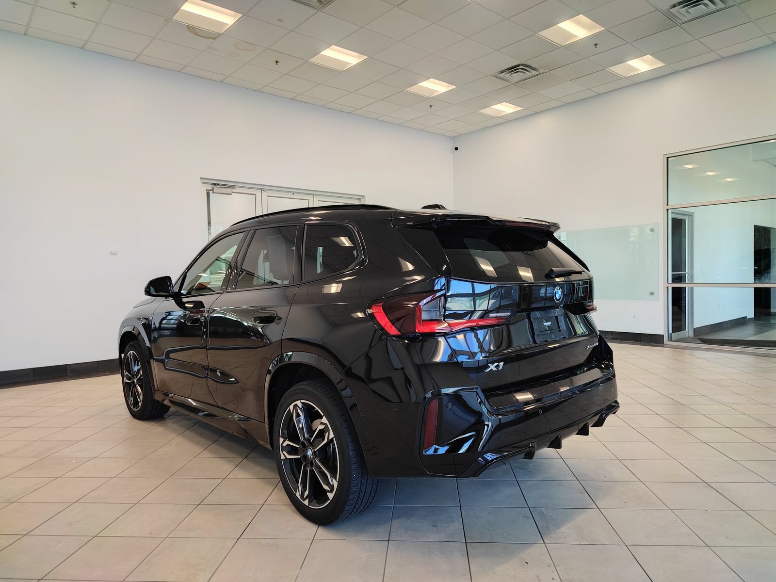 Used 2023 BMW X1 xDrive28i w/ Premium Package AWD/4WD image 5