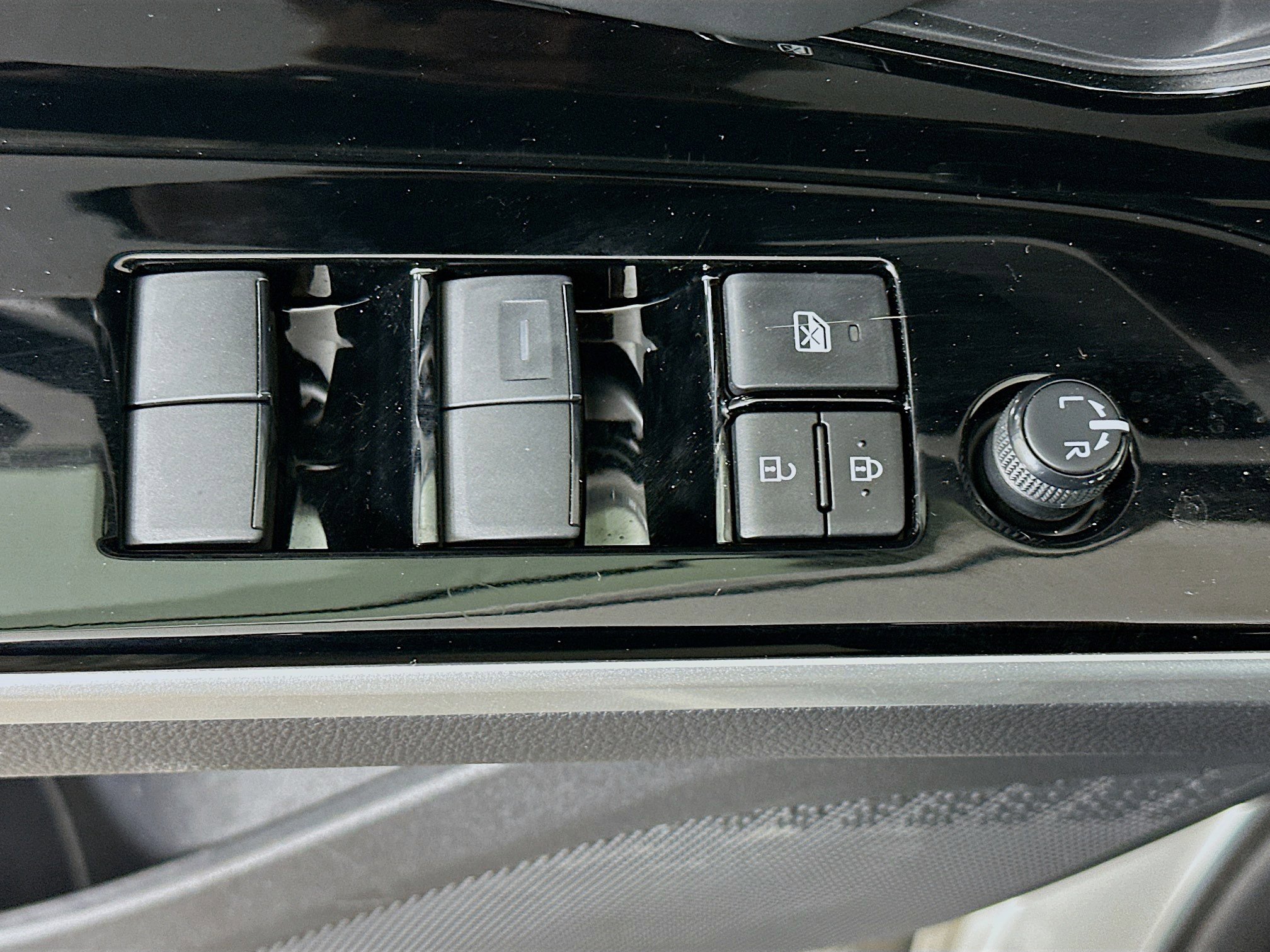 Used 2023 Toyota bZ4X XLE w/ Weather Package image 15