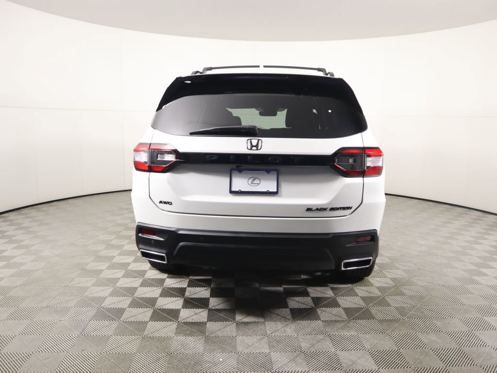 Used 2025 Honda Pilot Black Edition image 6
