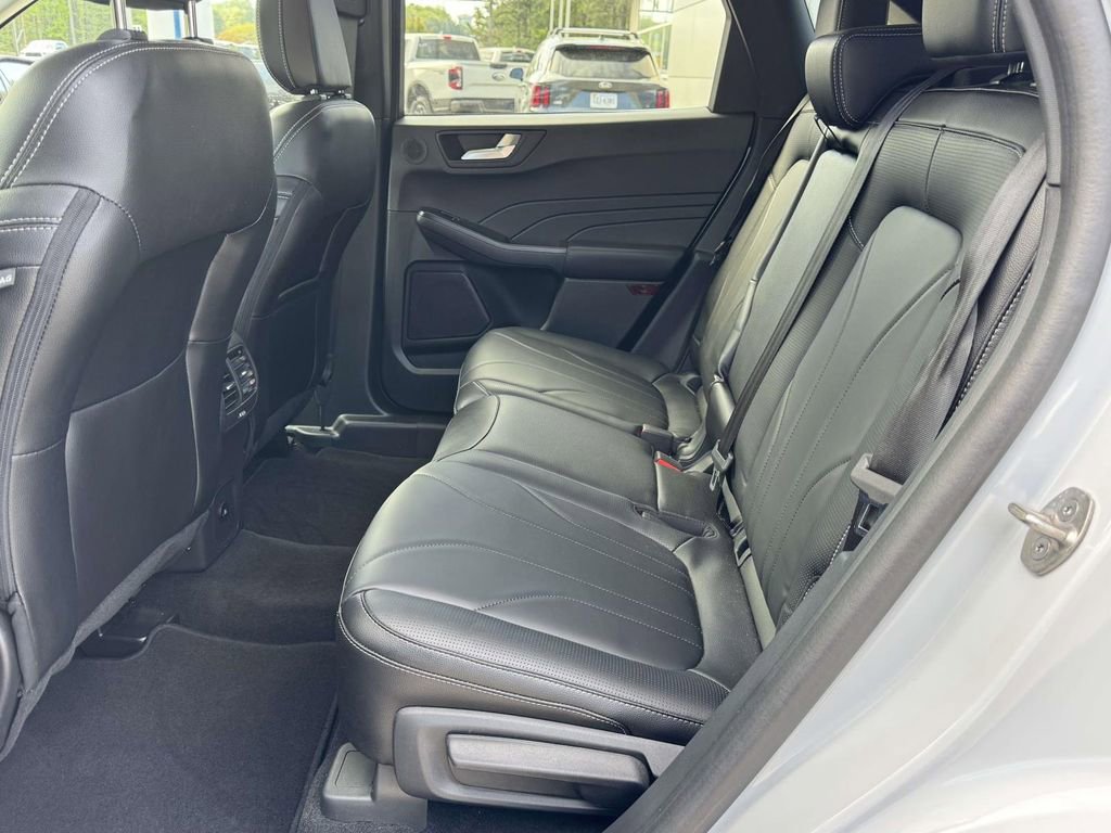 Used 2025 Ford Escape Platinum w/ Premium Technology Package AWD/4WD image 16