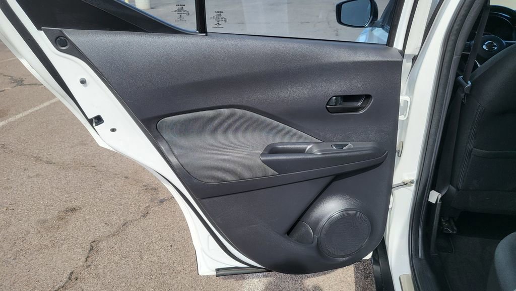 Used 2019 Nissan Kicks S image 19