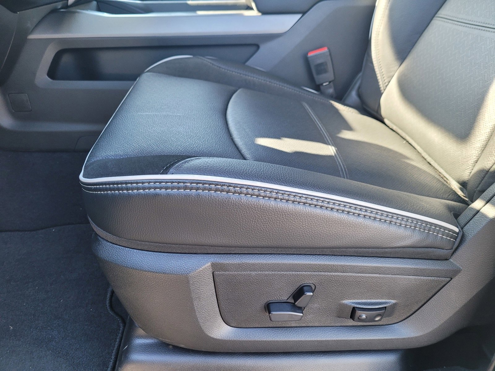 New 2026 RAM 2500 Laramie w/ Night Edition image 13