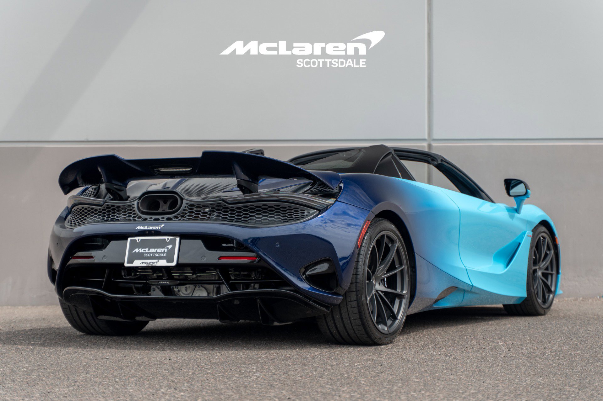 Used 2025 McLaren 750S Spider RWD image 7