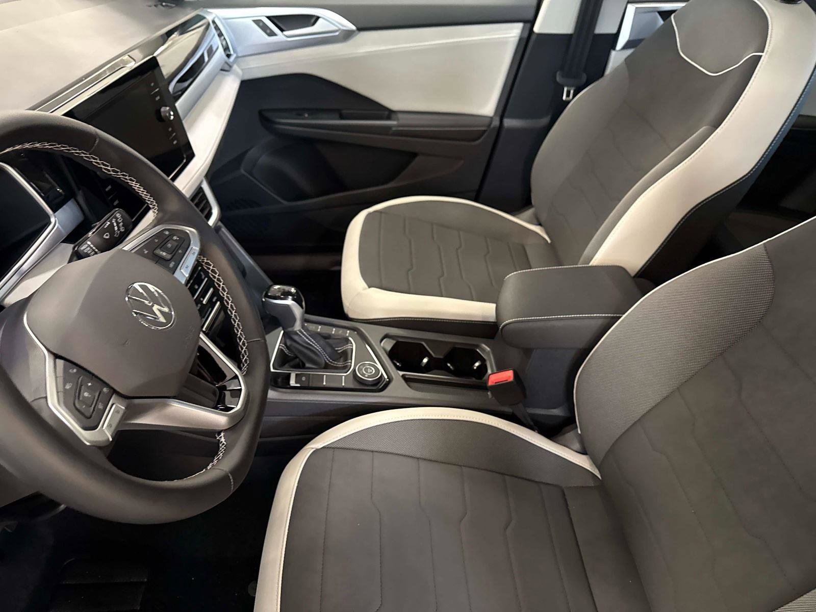 New 2026 Volkswagen Taos SE image 21