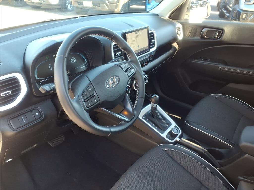 Used 2023 Hyundai Venue Limited image 12