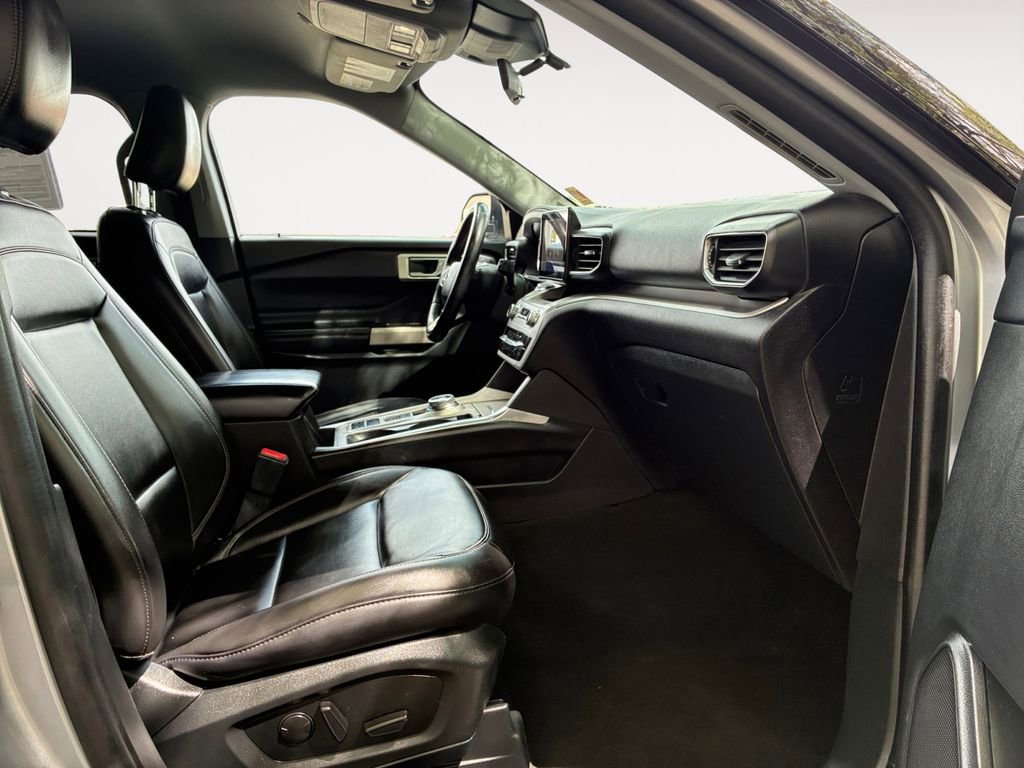 Used 2023 Ford Explorer XLT w/ Equipment Group 202A image 15