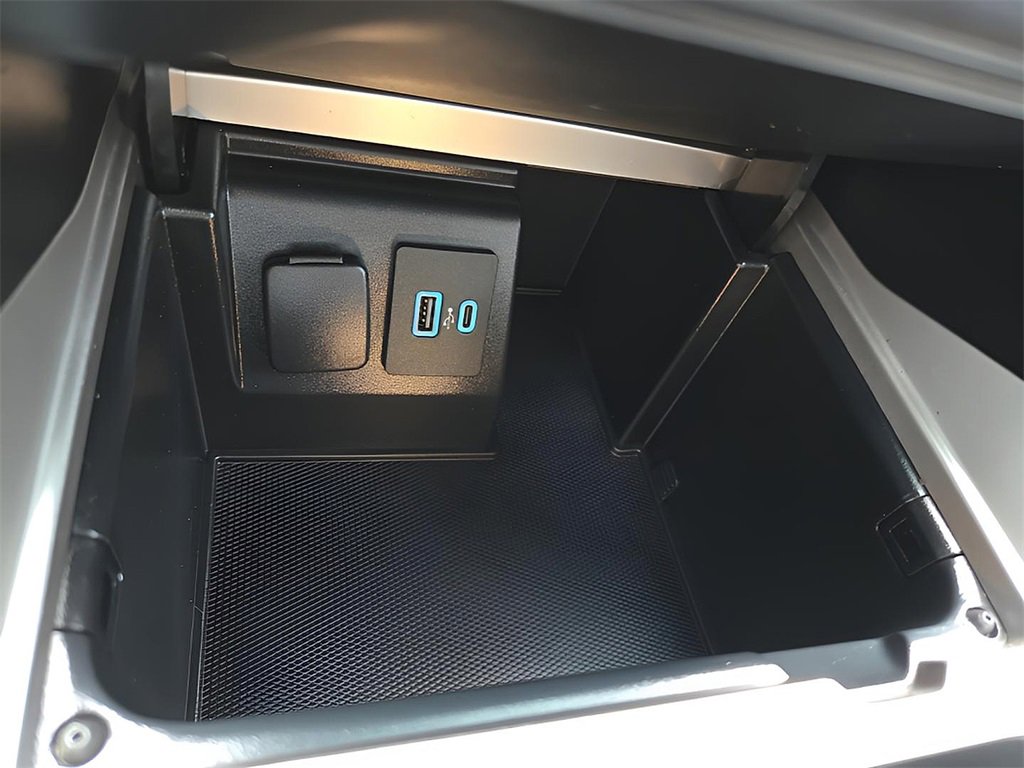 Used 2020 Ford Explorer XLT w/ Equipment Group 202A image 16