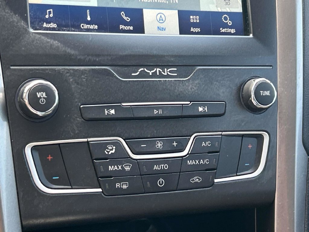 Used 2020 Ford Fusion SE FWD image 39