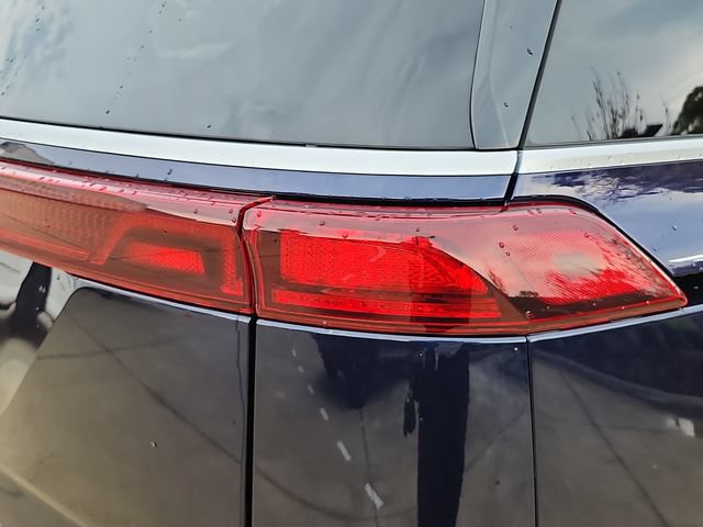 Used 2024 Kia Carnival LX FWD image 33