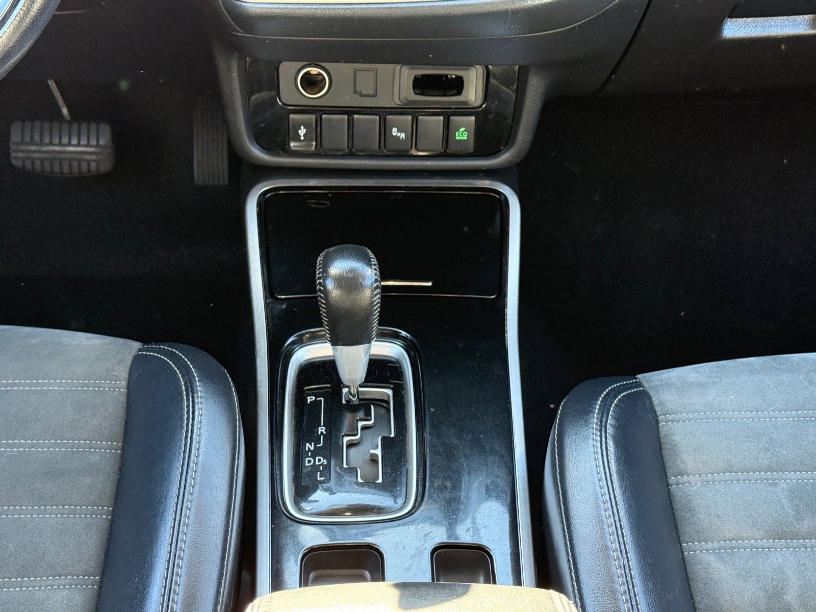 Used 2020 Mitsubishi Outlander SE image 20