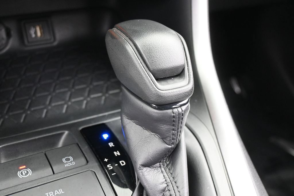 Used 2024 Toyota RAV4 LE AWD/4WD image 19