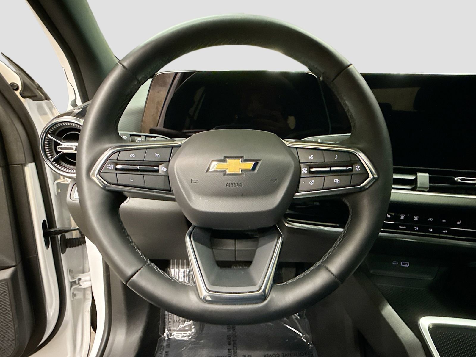 Used 2025 Chevrolet Equinox LT FWD image 13
