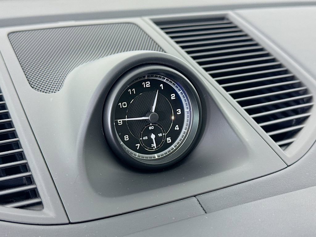 Certified 2025 Porsche Macan image 18