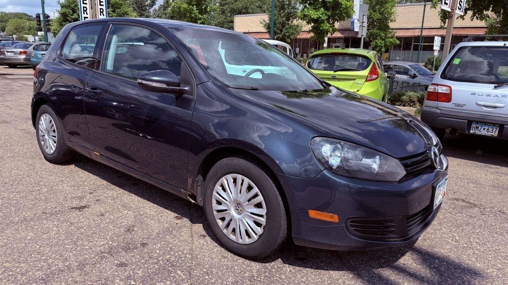 Used 2010 Volkswagen Golf 2-Door FWD image 2