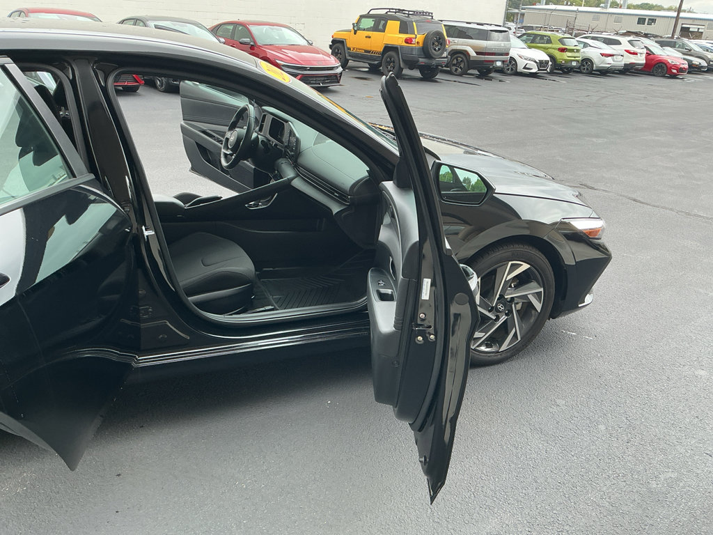 Certified 2025 Hyundai Elantra Sport image 13