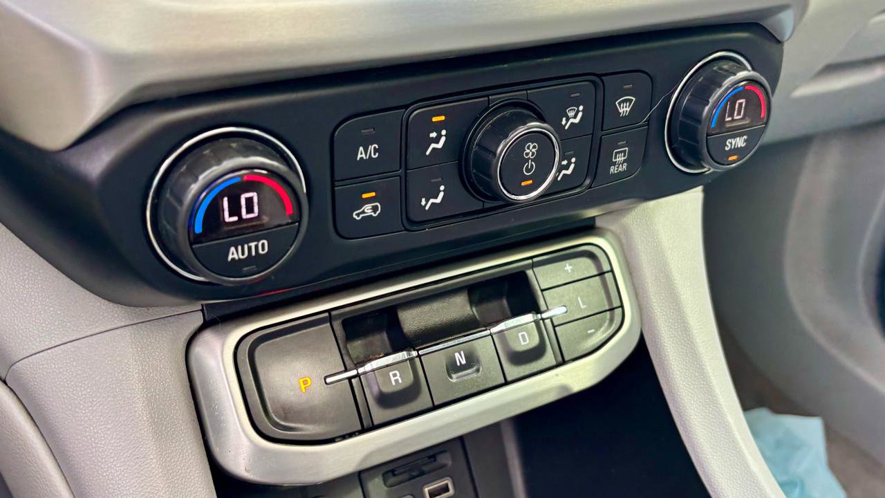 Used 2021 GMC Acadia SLT AWD/4WD image 22