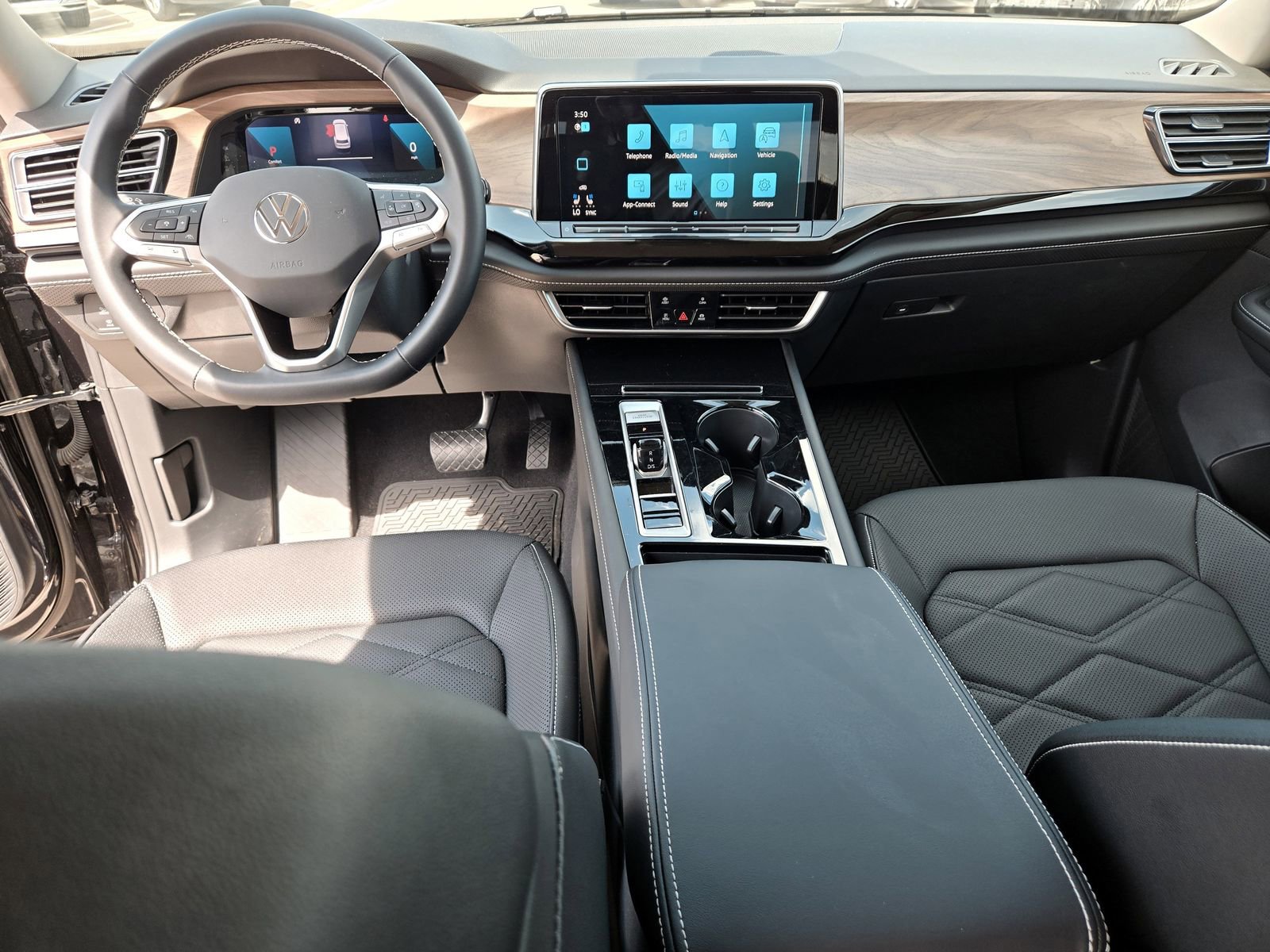 New 2024 Volkswagen Atlas SE image 8