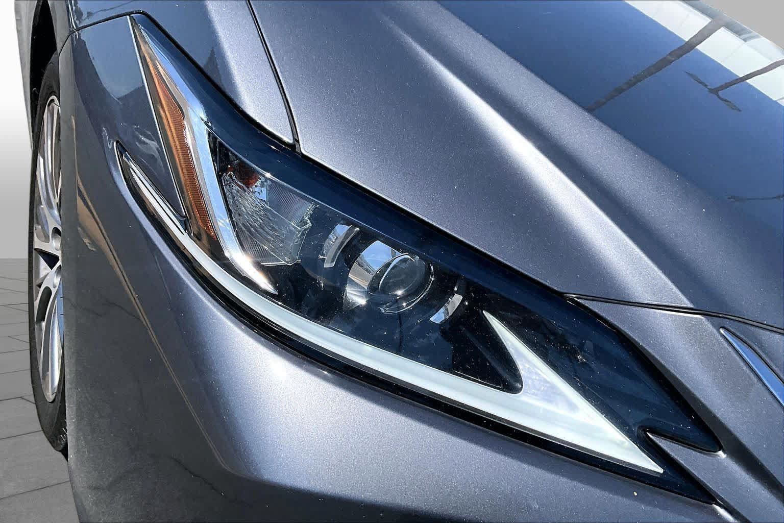 Used 2019 Lexus ES 300h w/ Premium Package FWD image 27