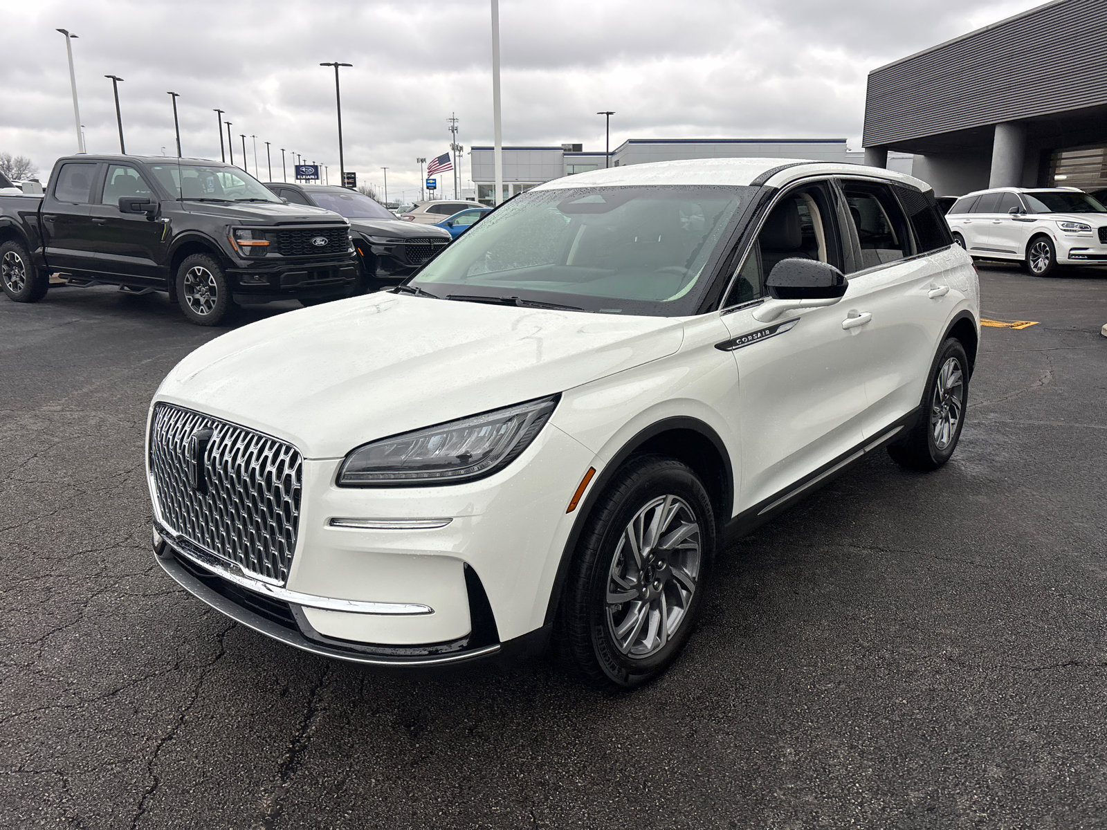 Certified 2023 Lincoln Corsair FWD image 3