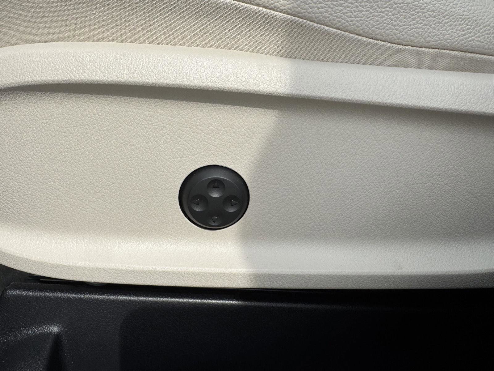 Certified 2025 Mercedes-Benz GLA 250 image 8