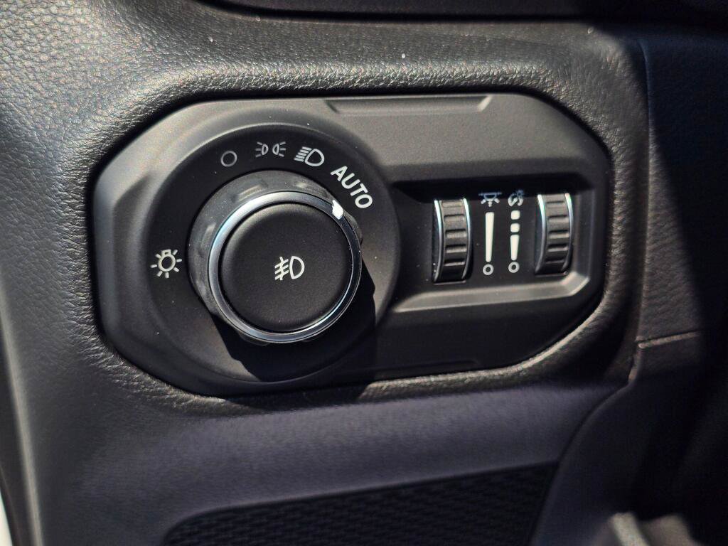 Used 2021 Jeep Wrangler Unlimited Rubicon w/ Dual Top Group AWD/4WD image 38