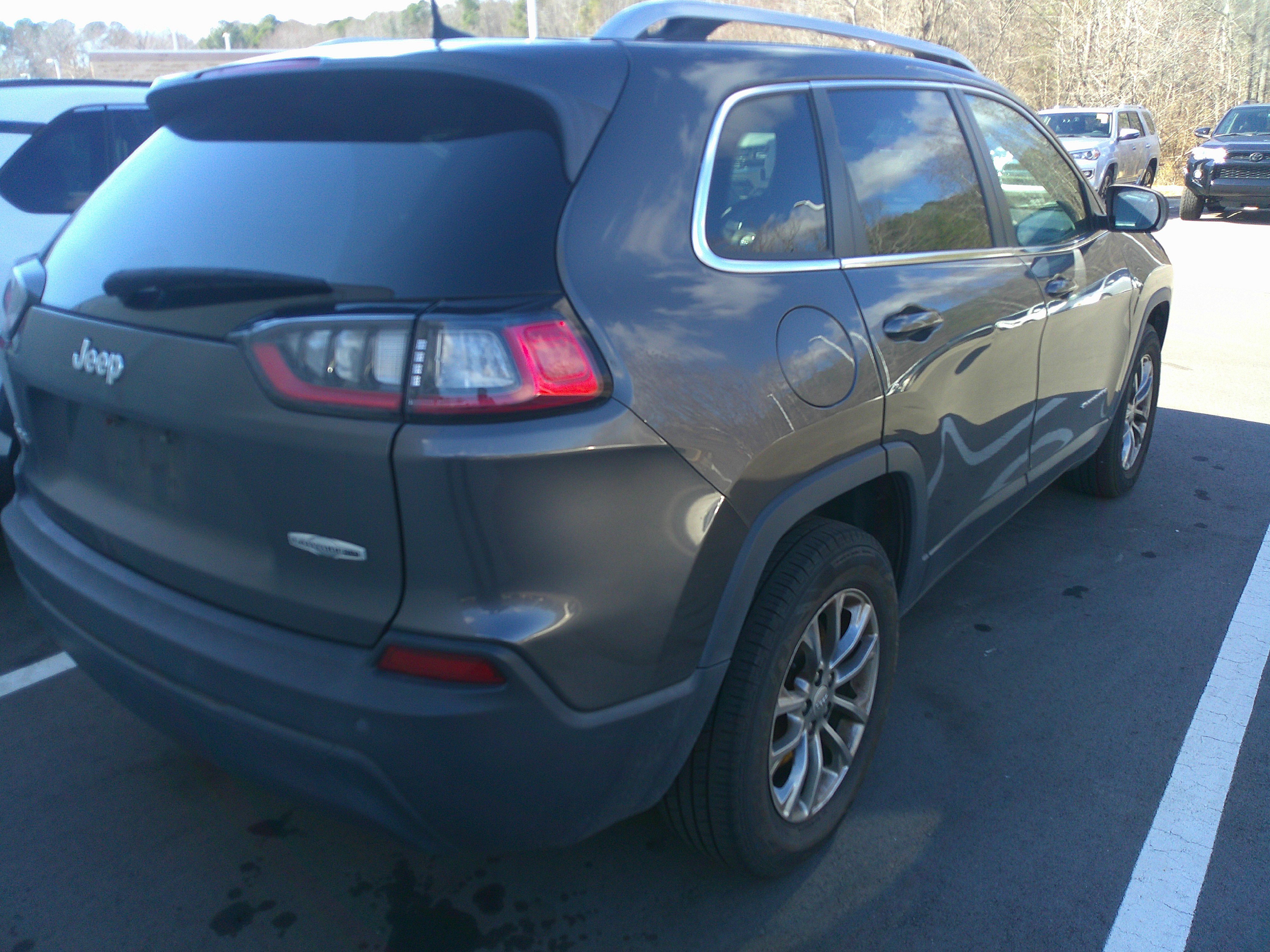 Used 2020 Jeep Cherokee Latitude Plus w/ Comfort/Convenience Group image 8