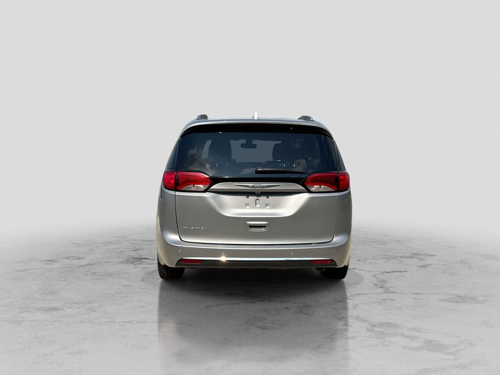 Used 2018 Chrysler Pacifica Touring-L FWD image 5