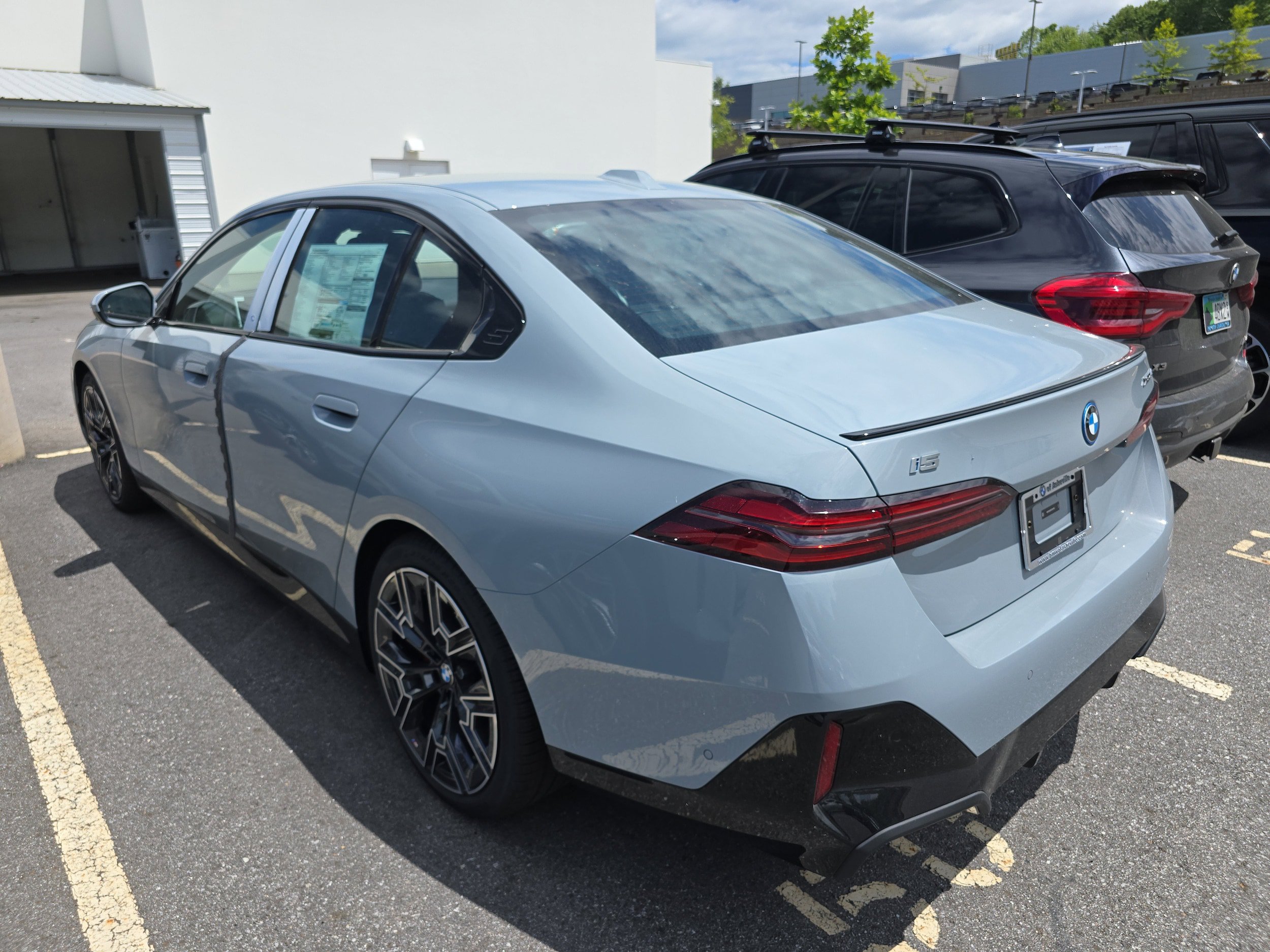 New 2027 BMW i5 xDrive40 AWD/4WD image 3