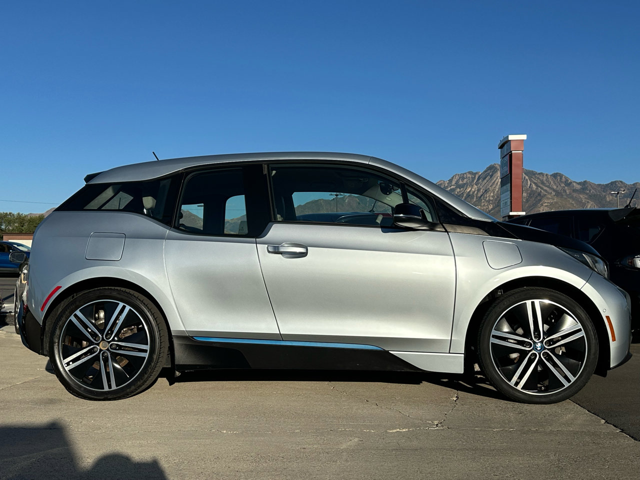 Used 2015 BMW i3 w/ Range Extender image 4