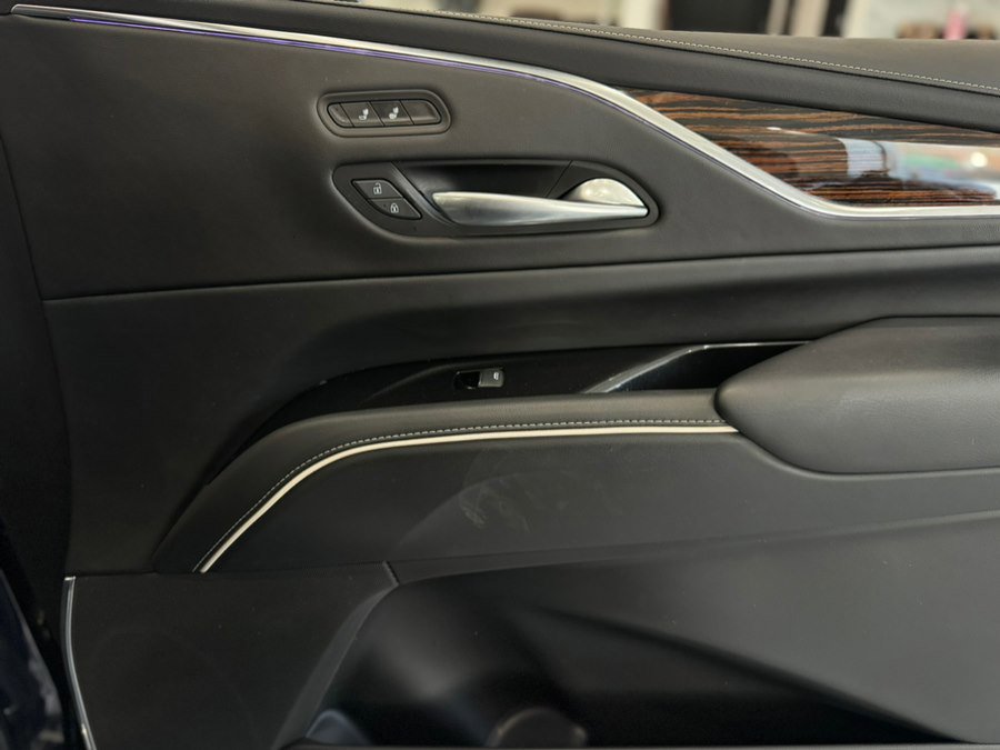 Used 2023 Cadillac Escalade ESV Luxury image 16